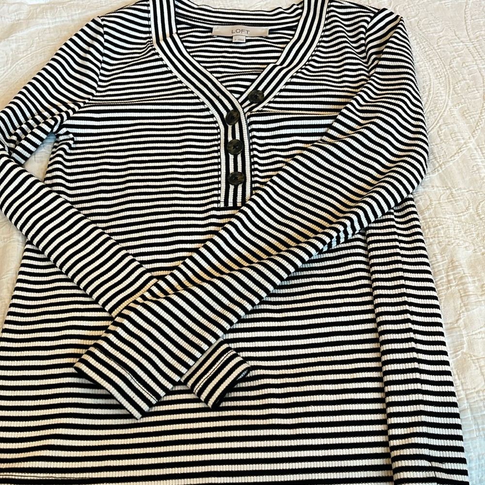 Black and white striped v neck long sleeve shirt
